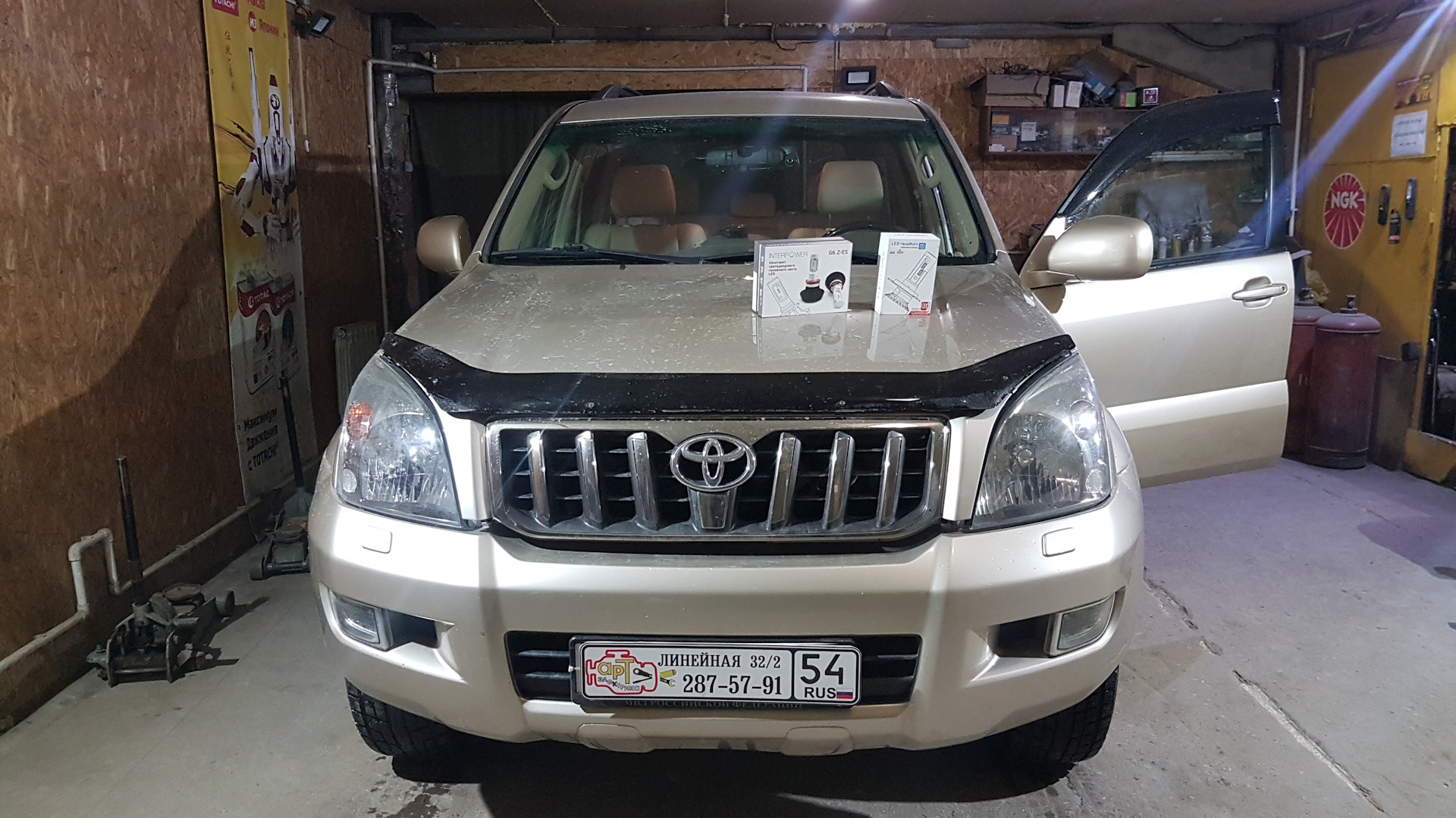 Замена ламп габаритов - Toyota Land Cruiser Prado 120-series, 2,7 л, 2008 года в