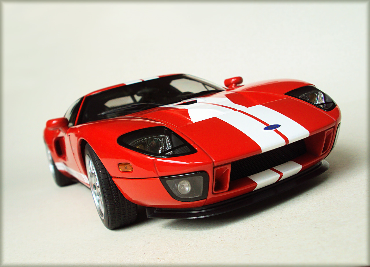 Ford gt 2004 1:18 AUTOART