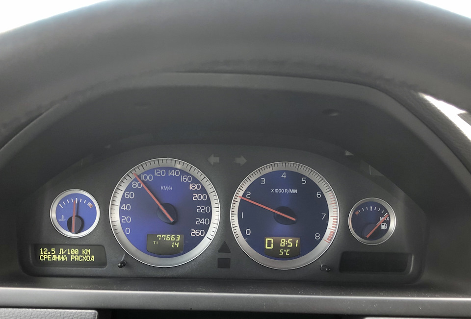 Volvo s40 средний расход бензина. Панель расхода масла на volvo xc90 2. Расход бензина вольво хс90. Volvo xc90 расход топлива. Volvo s40 1,8 1998 расход топлива.