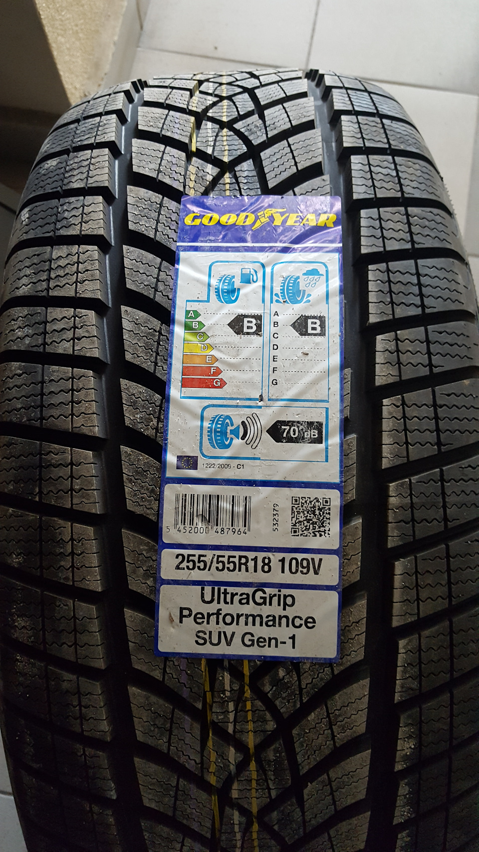 Поздновато переобулся. Goodyear ultra grip perfomance gen 1 255/55 18 ...