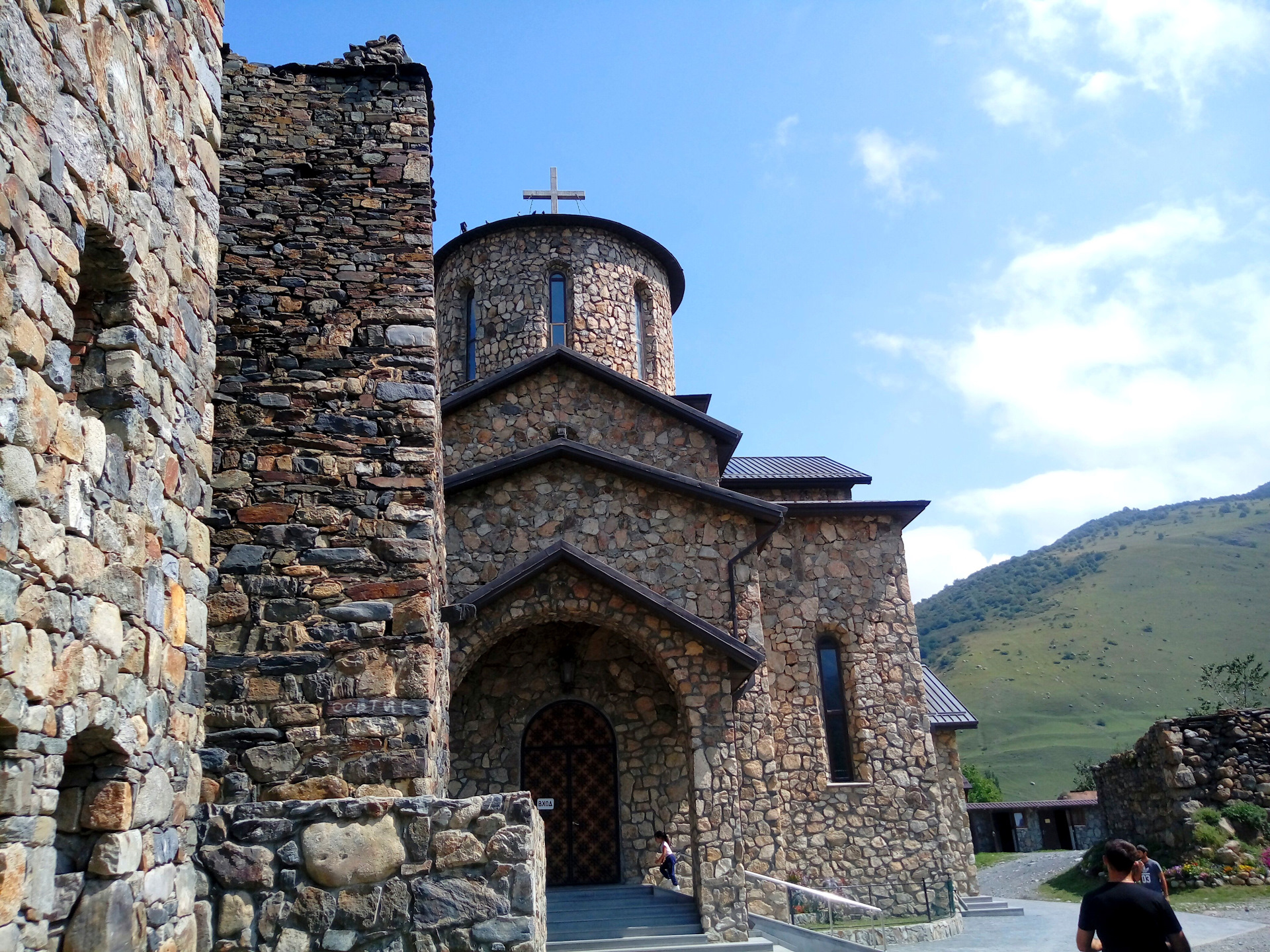 Аланский Свято-Успенский мужской монастырь Осетия