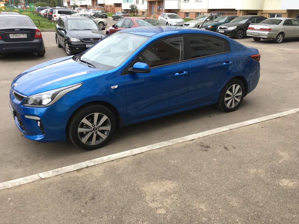 Kia Rio 2017 синий