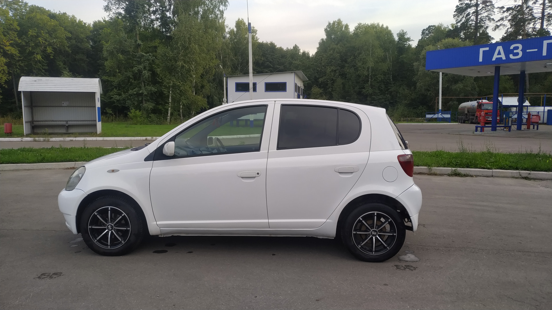 Toyota Vitz (10) 1.3 бензиновый 2001 | Хобка на DRIVE2