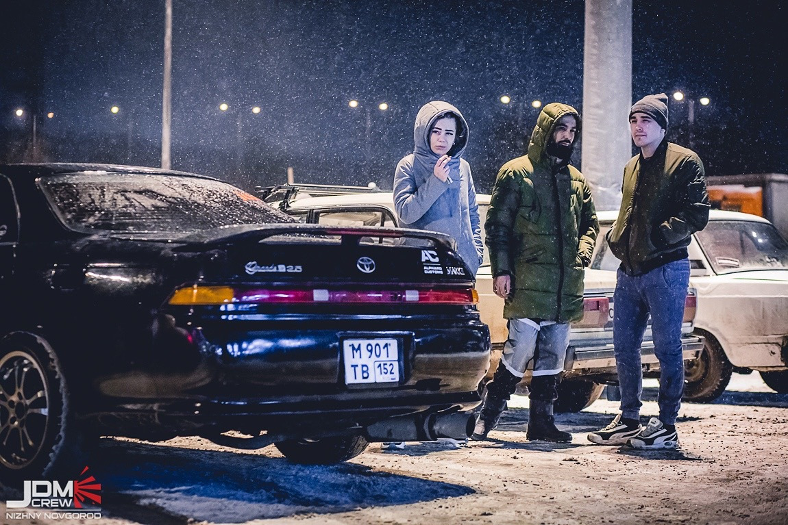 Порше 911 2021 зима. Тойота креста уссурийск зимой. Тойота марк 2 90 зимой. Porsche panamera 4к зима. Субару форестер в дороге зима из салона.