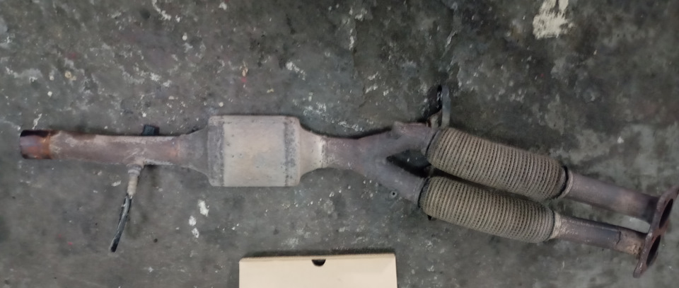 Часа через 1,5 штаны с каталиком были изъяты, обе гофры драные — Audi A3 Sportback (8PA)