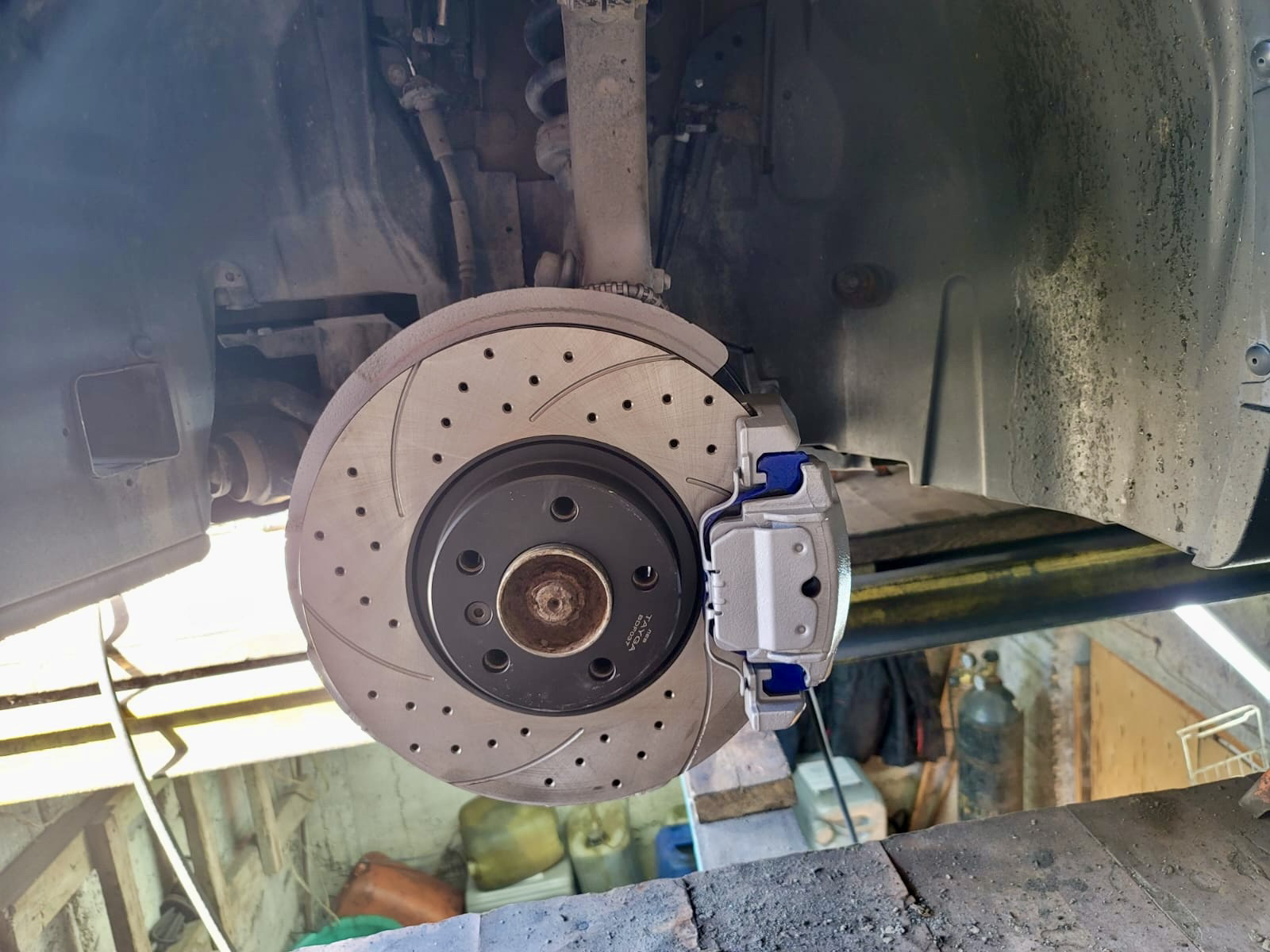 Тормозная жидкость dot 5. Жидкость для тормозных дисков. Очиститель тормозов 3m 7100136846. Очиститель дисковых тормозов29005112. Прокачать тормоза на хино 300.