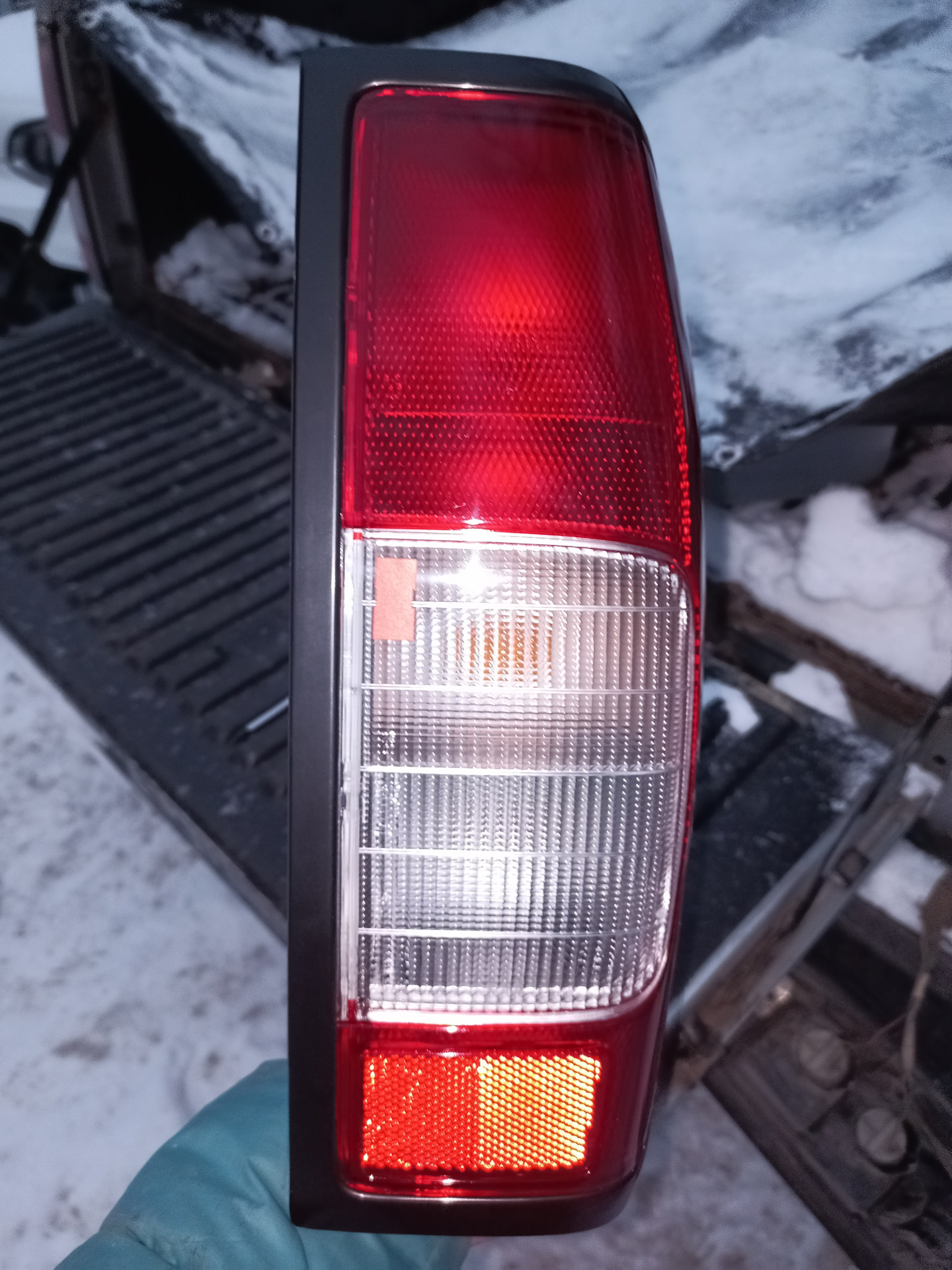 Замена ламп в задних фонарях Nissan Serena Mk II (C24), 2 л, 2002 года своими