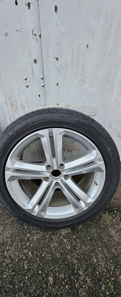 Шины летние Dunlop 235/50 R18, литые диски Mallory 8Jx18 ET30 5x112 на ...