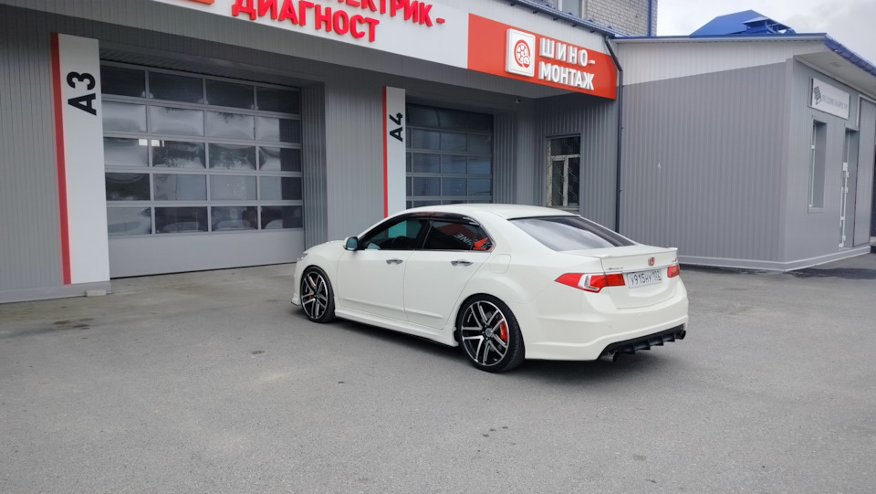 18. — Honda Accord (8G)