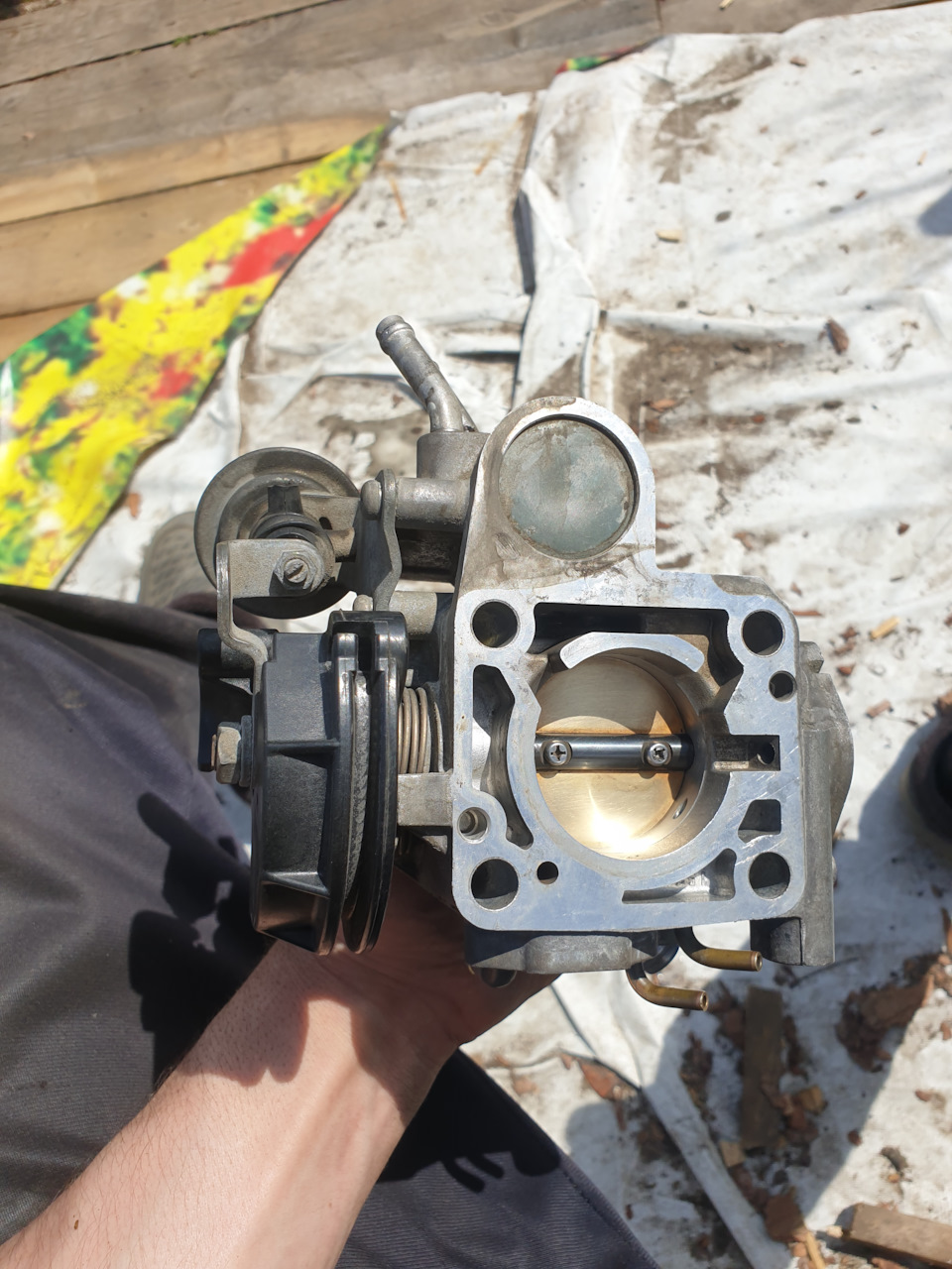 Снятие и промывка дросселя — Daihatsu Terios (1G), 1,3 л, 1998 года ...