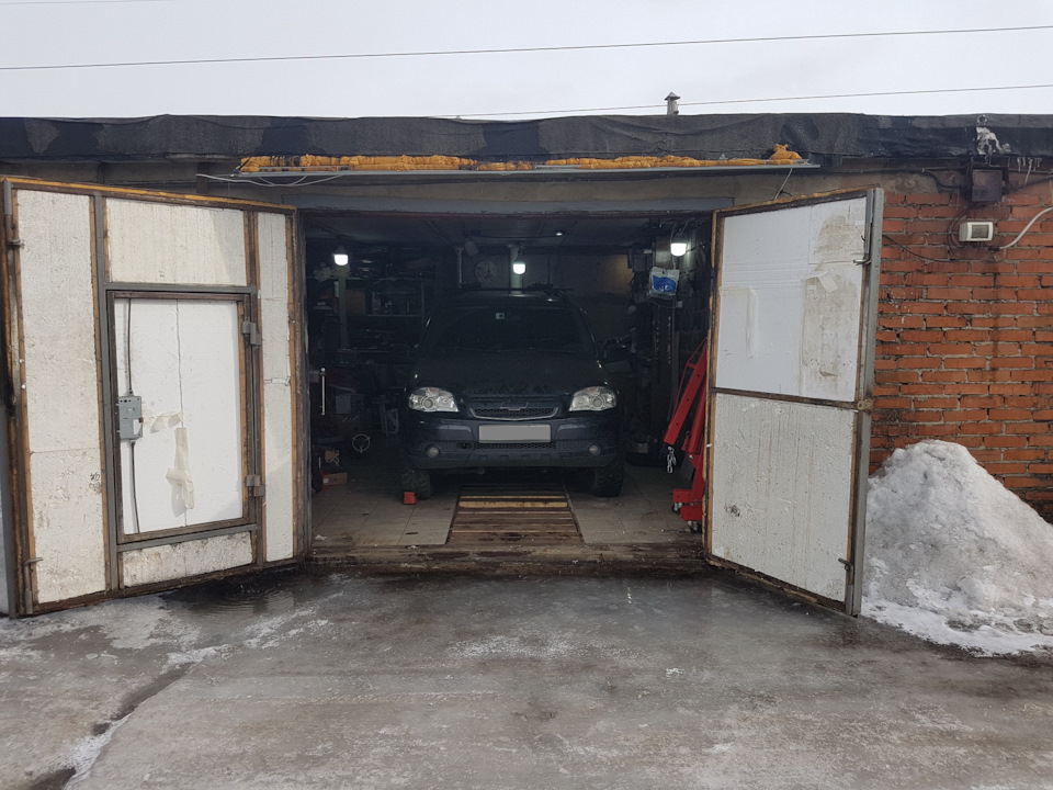 16рь в ниву шевроле. IergS bGw00Gh 6IJgPUGtwWFjI 960. 16рь в ниву шевроле фото. 16рь в ниву шевроле-IergS bGw00Gh 6IJgPUGtwWFjI 960. картинка 16рь в ниву шевроле. картинка IergS bGw00Gh 6IJgPUGtwWFjI 960. Доброго времени суток! Наверняка у многих возникали мысли об установке сталиных 16х дисков вместо 15х родных. Но таковых предусмотренных заводом не было. Кто-то пытался ставить от обычной нивы узкие, кто-то ставил уазовские тяжелые. Но не так давно в продаже появились 16е диски от нивы урбан производства ТЗСК артикул 87540336848. Не нашел отзывов, чтоб кто-то их ставил на шевроле ниву. Если таковые есть, поделитесь, пожалуйста, впечатлениями, как оно ставится (нет ли нюансов), как оно ездится, стоит ли оно того… спасибо!