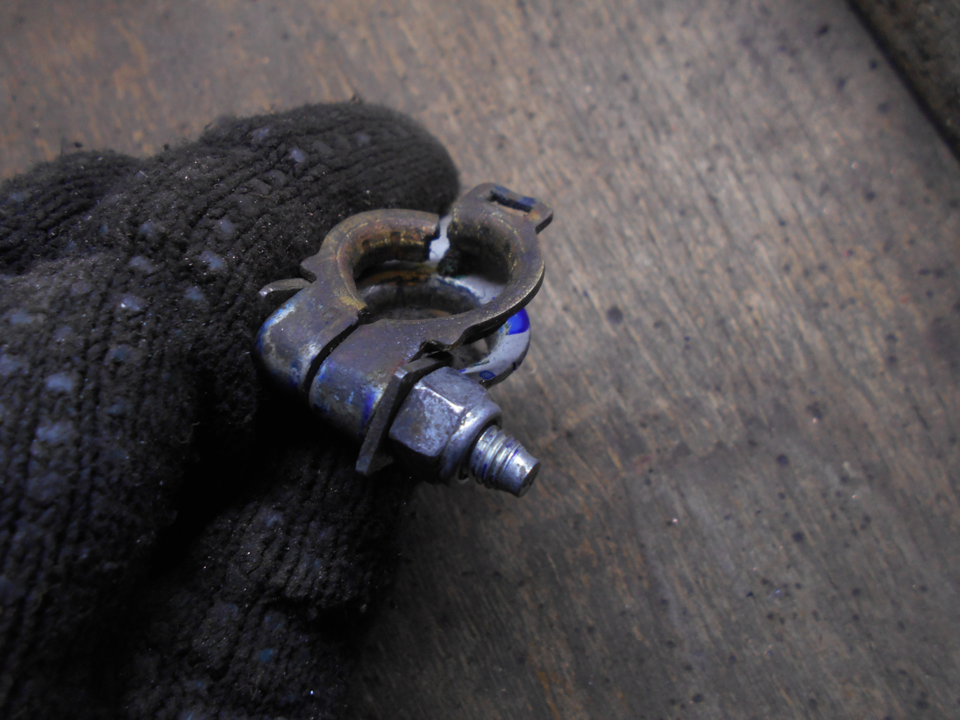 Замена клемм аккумулятора — Renault Megane III, 1,6 л, 2011 года ...