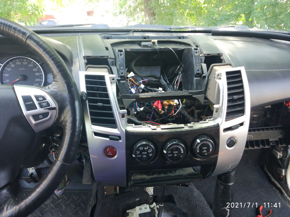 mitsubishi pajero sport 2012 магнитола