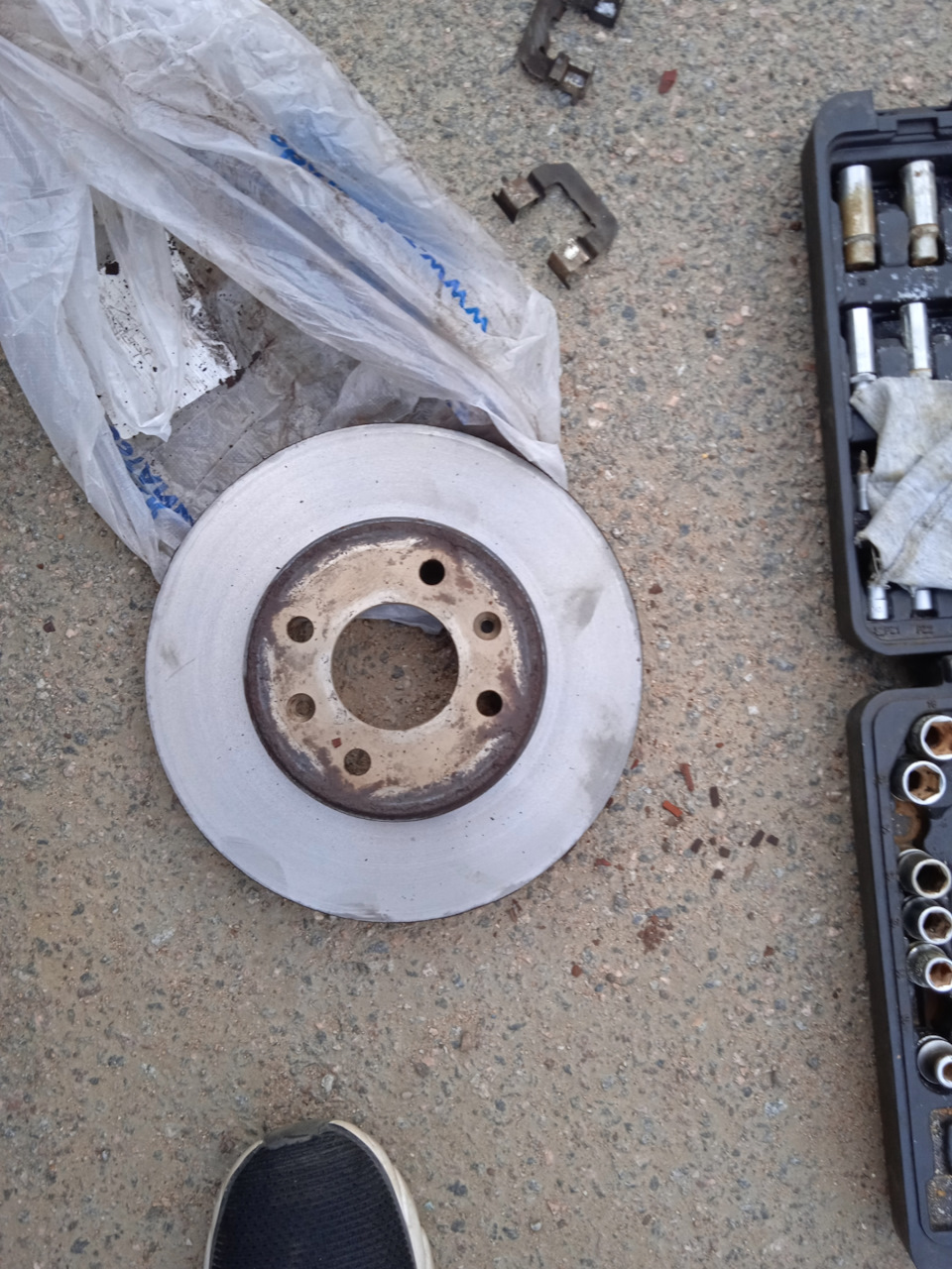 Проточка дисков — Hyundai Solaris (2G), 1,6 л, 2018 года | своими ...