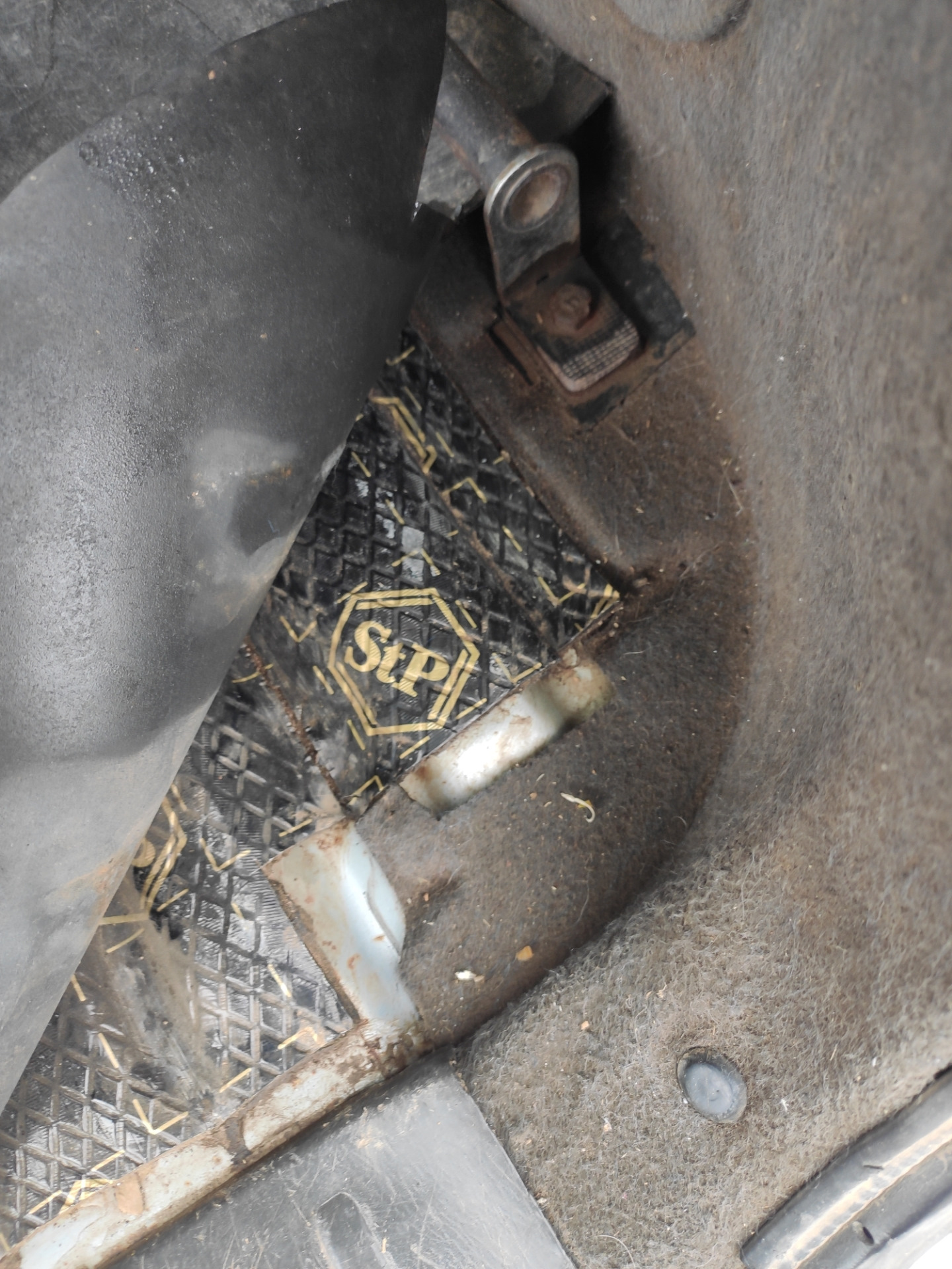 17 — Сырость в багажнике. Решение проблемы. — Nissan Expert (W11), 1,8 ...