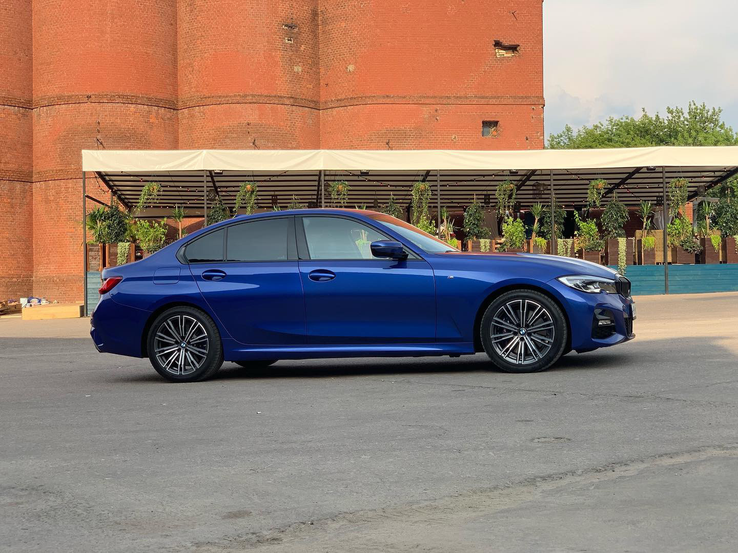BMW 320d синий