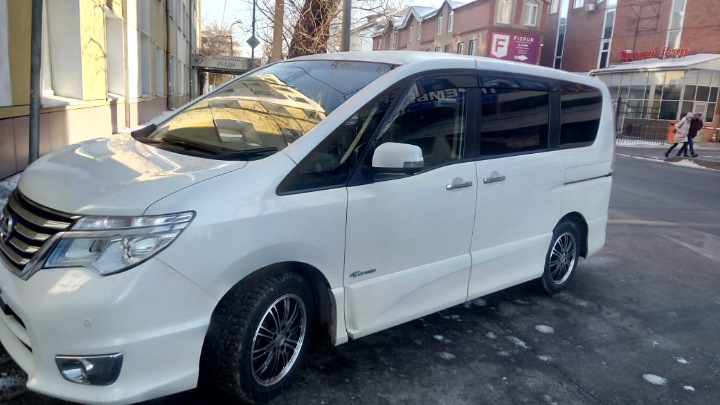 Nissan Serena c26 Highway Star