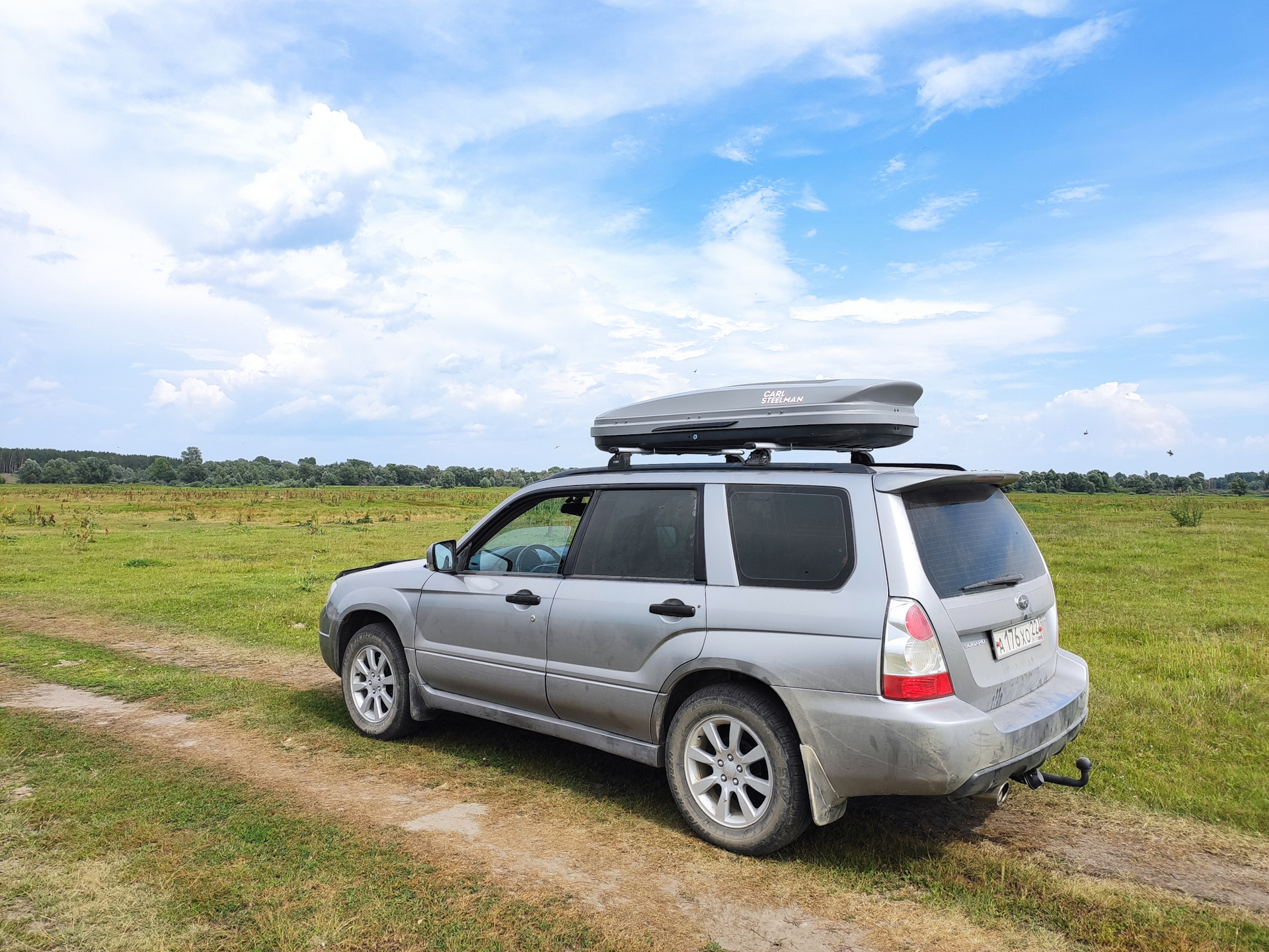 Люк форестер. Багажник + бокс на Subaru Forester SG 9. Субару Форестер 2007 крыша. Subaru sg5 с боксом на крыше. Субару Форестер 2007 рейлинги.