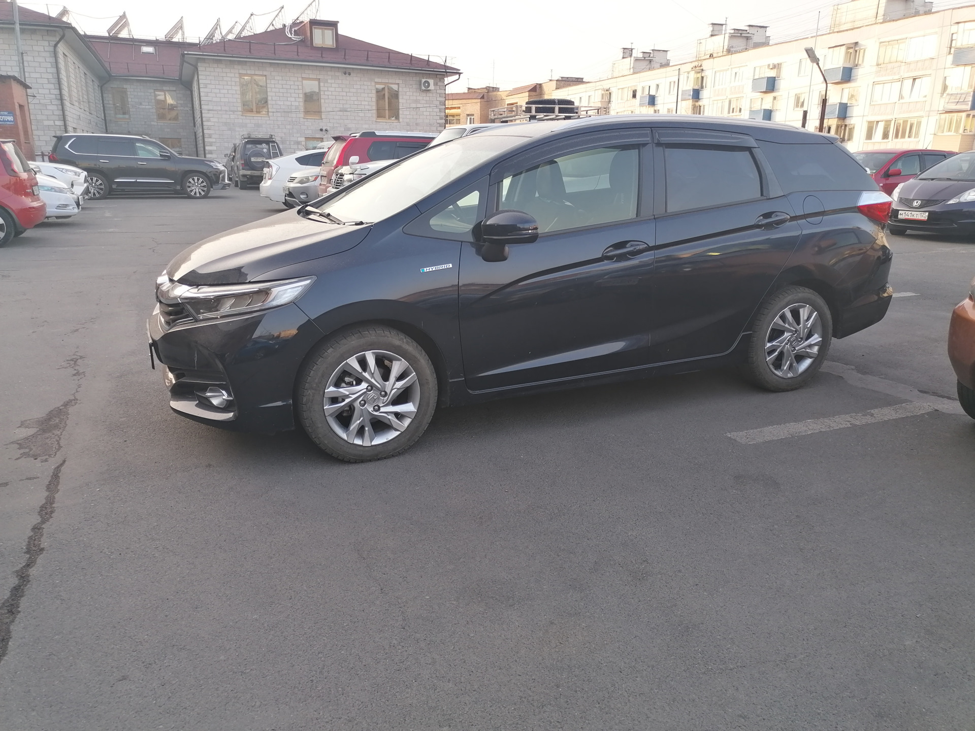 Диски shuttle. Honda Shuttle (2g). Honda Shuttle r17 Drive. Honda Fit Shuttle 2012 проставки 20 мм. Хонда фит шаттл r17 колеса.