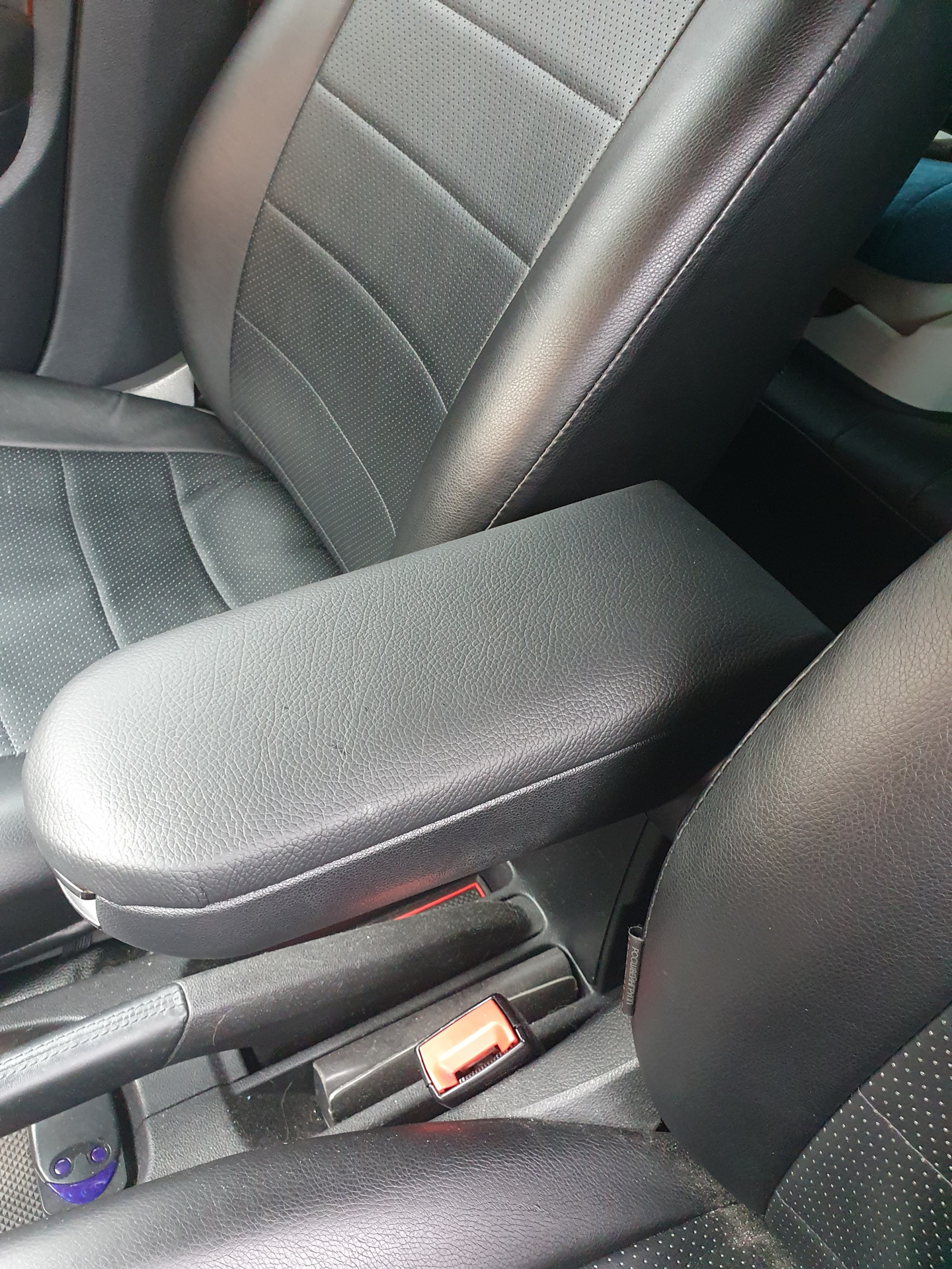 Перетяжка подлокотника поло седан — Volkswagen Polo Sedan, 1,6 л, 2012 ...