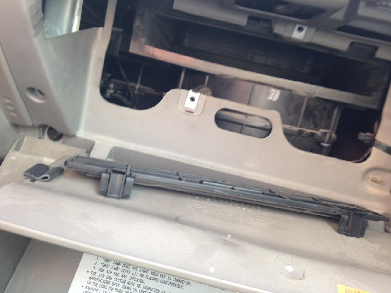 Замена салонного фильтра элантра. Как поменять салонный фильтр хендай элантра. Элантра 2008 салонный фильтр. Фильтр салонный amd fc26. Фильтр салона элантра 2.