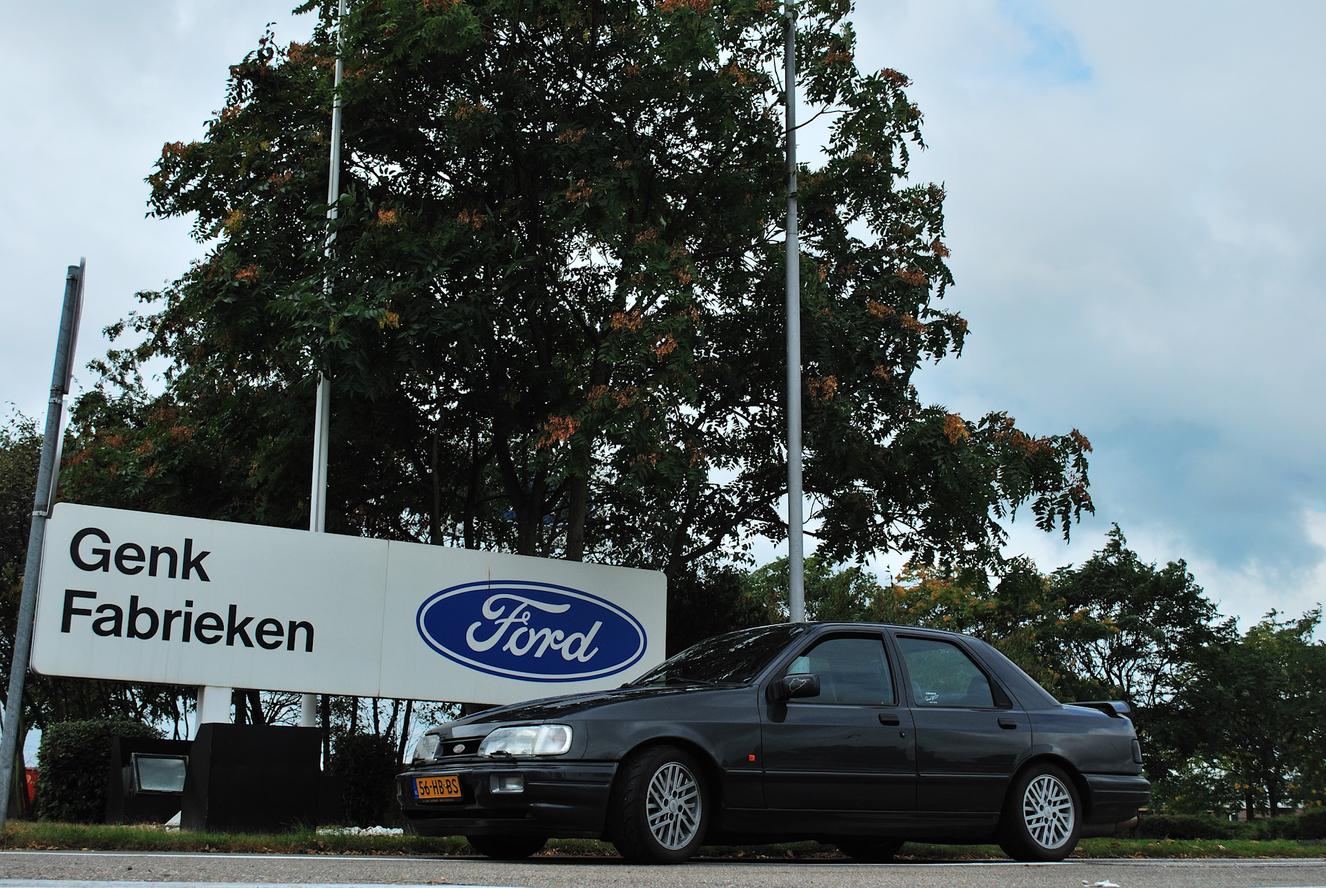 Форд закрылся. Завод Генка Форд. Завод Форд в Бельгии. Ford завод в Европе. Вывеска завода Форд в Европе.