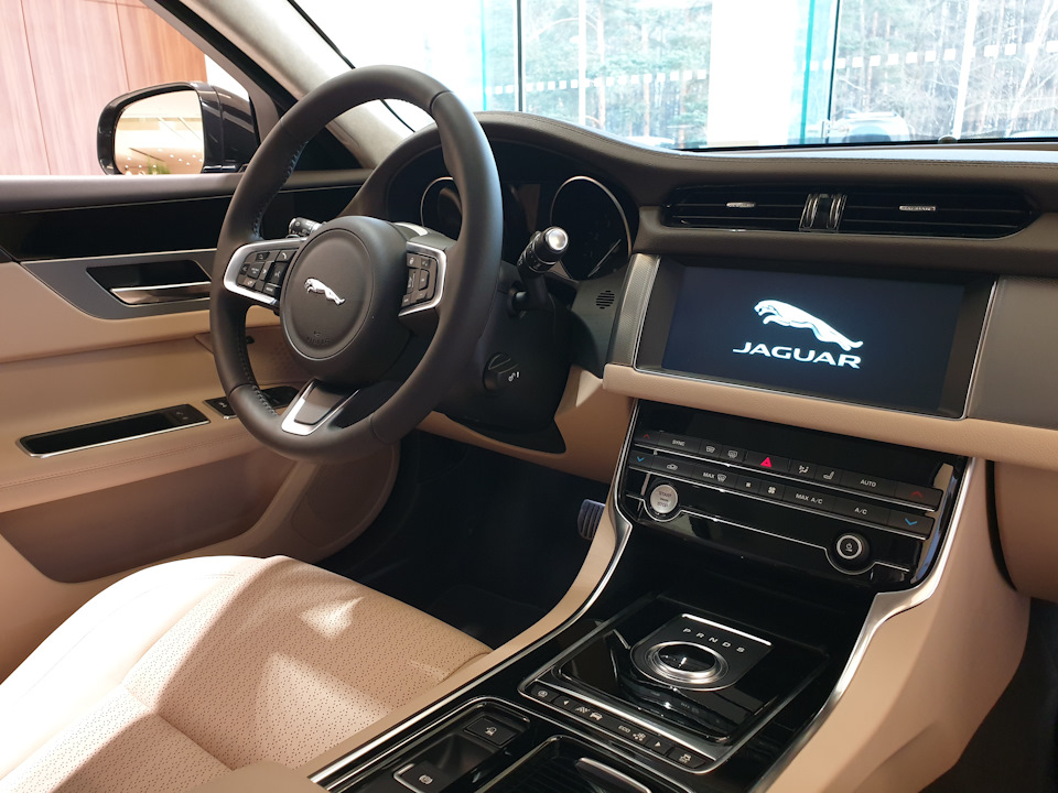 Jaguar XJ 2020 салон