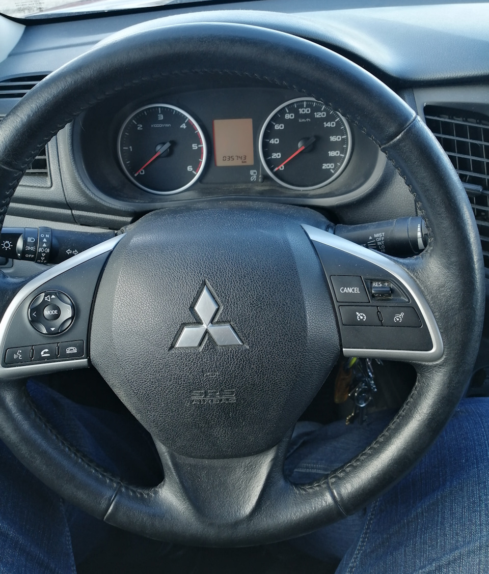 Замена рулевого колеса — Mitsubishi L200 (5G), 2,4 л, 2015 года ...