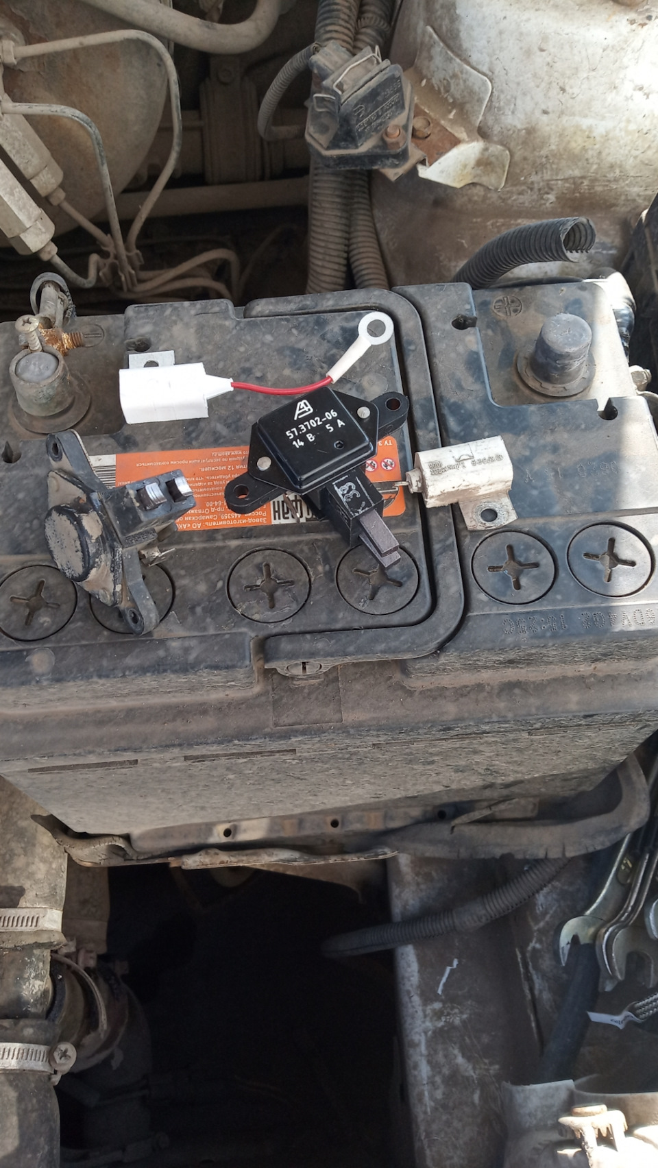 Замена реле генератора, значек акб — ЗАЗ Chance, 1,3 л, 2010 года ...