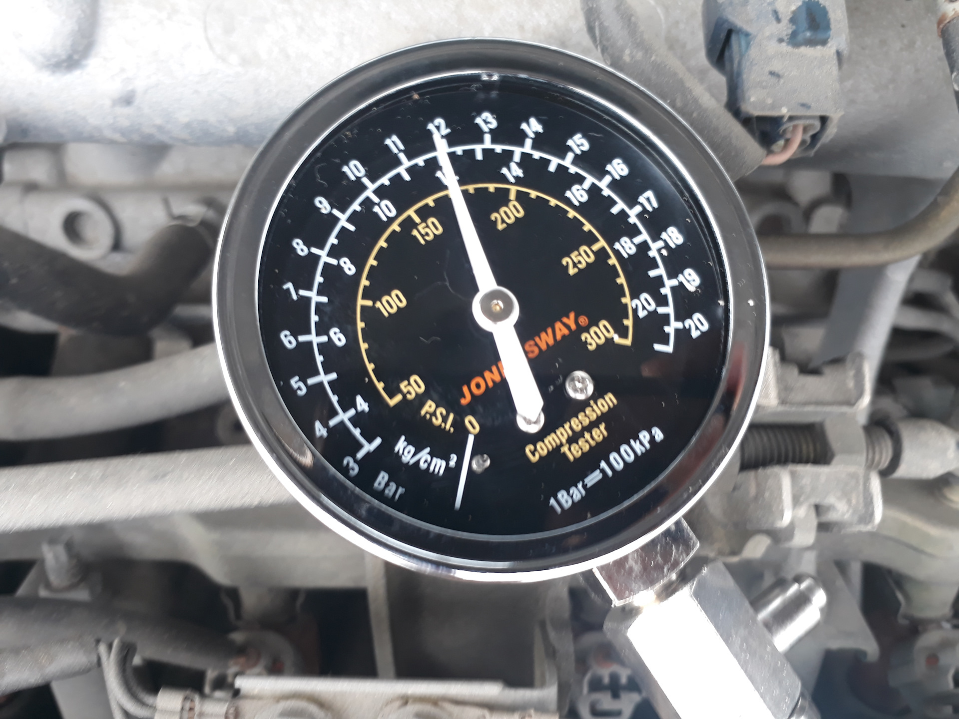 Компрессия двигателя акцент 1. Компрессия 12 12 12 12. Компрессия митсубиси лансер 9 1. Компрессия 12 12 12 10. Нива шевроле замер компрессии.