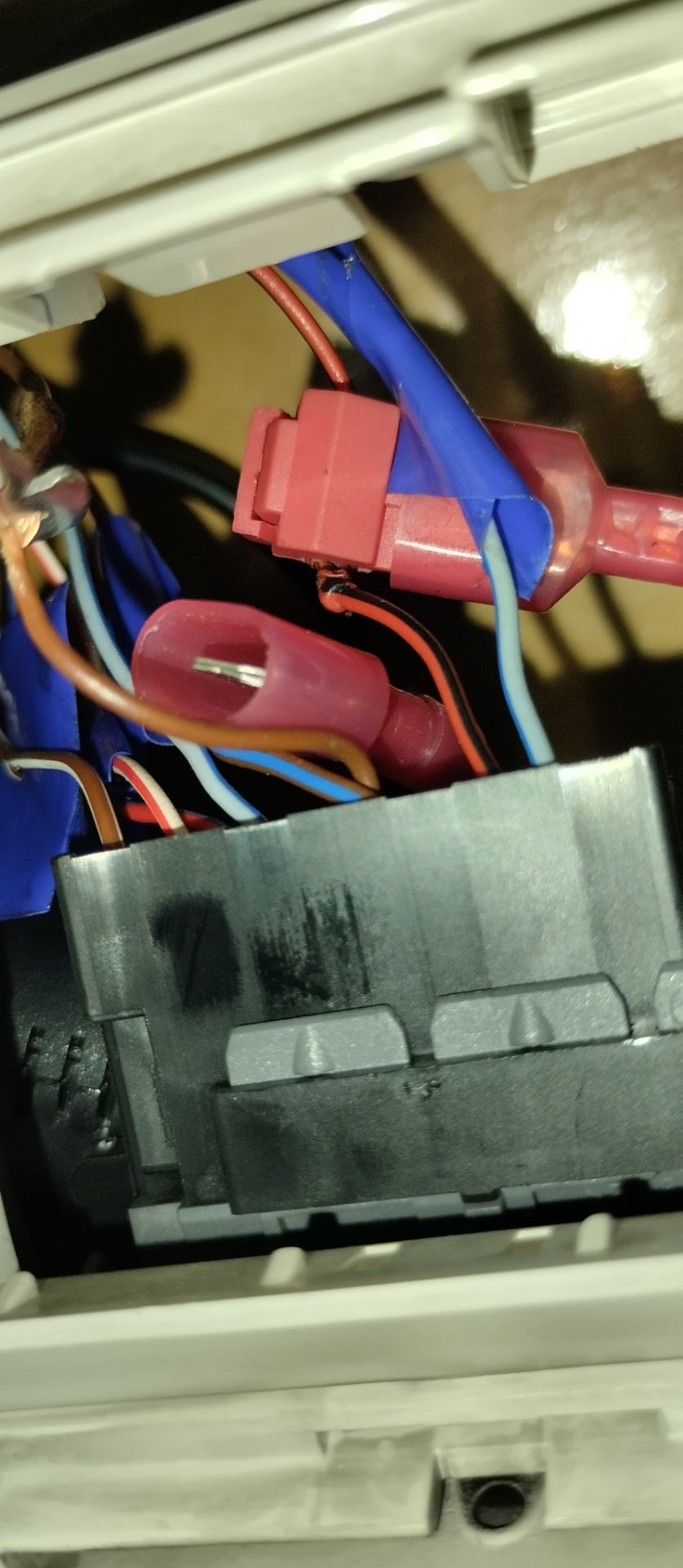 Подключение прикуривателя к плафону освещения Ауди а6 с6 — Audi A6 (C6 ...