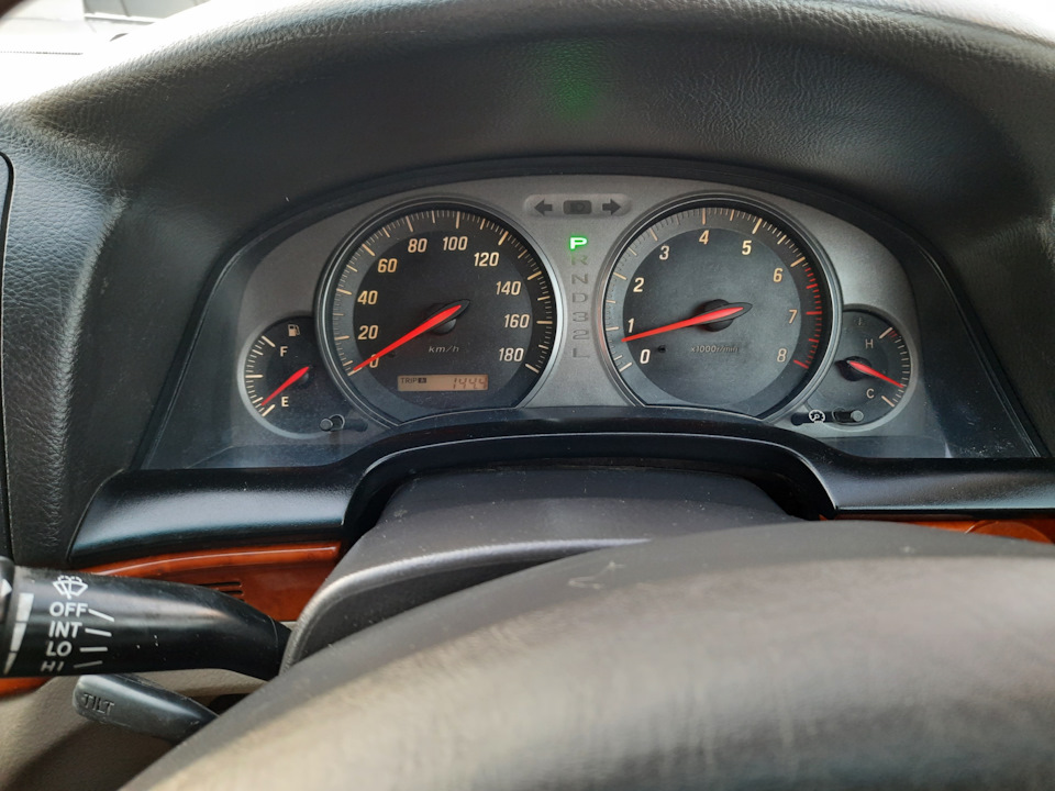 Полировка стекла щитка приборов — Toyota Mark II (110), 2,5 л, 2000 ...