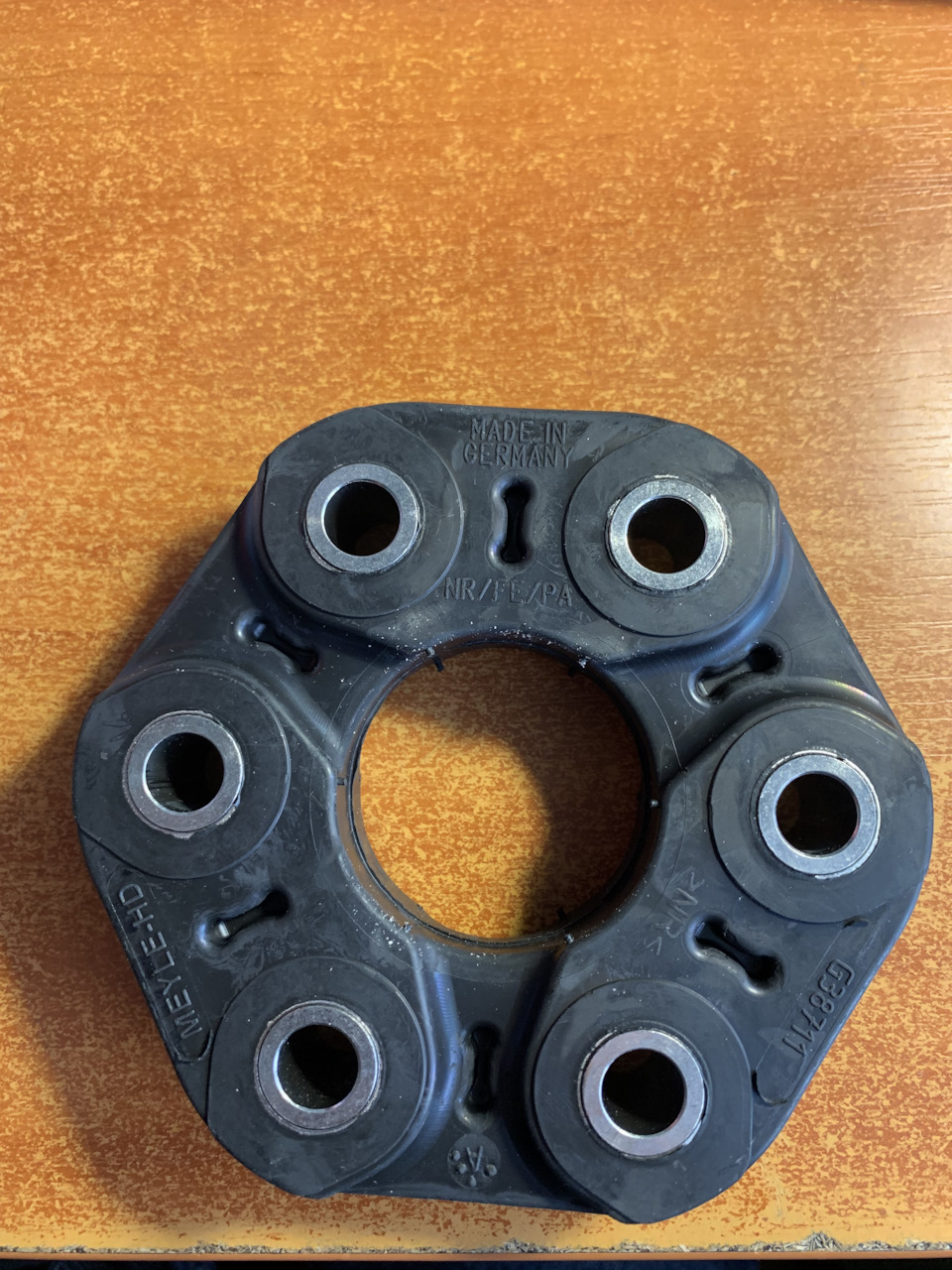 Джип гранд чероки муфта кардана wk2. Задняя муфта. Эластичная муфта бмв е46. Эластичная муфта карданного вала т4 фольксваген. Муфта кардана крафтер.