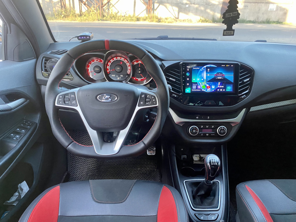 3. Руль AMG и Газовые упоры капота — Lada Vesta Sport, 1,8 л, 2021 года ...