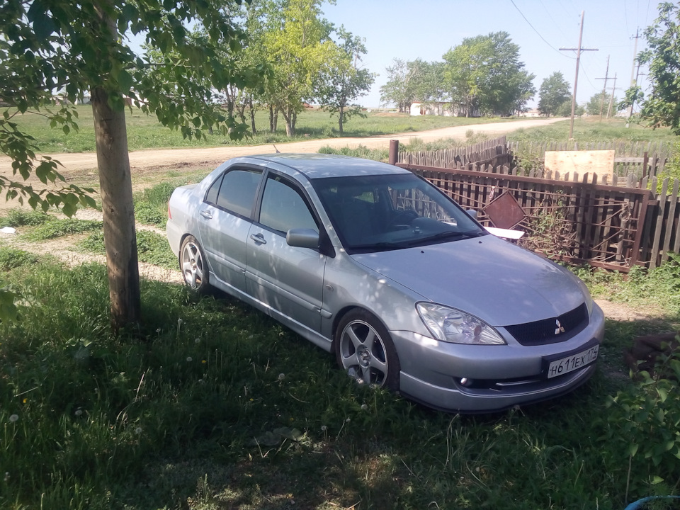 другой ракурс — Mitsubishi Lancer IX