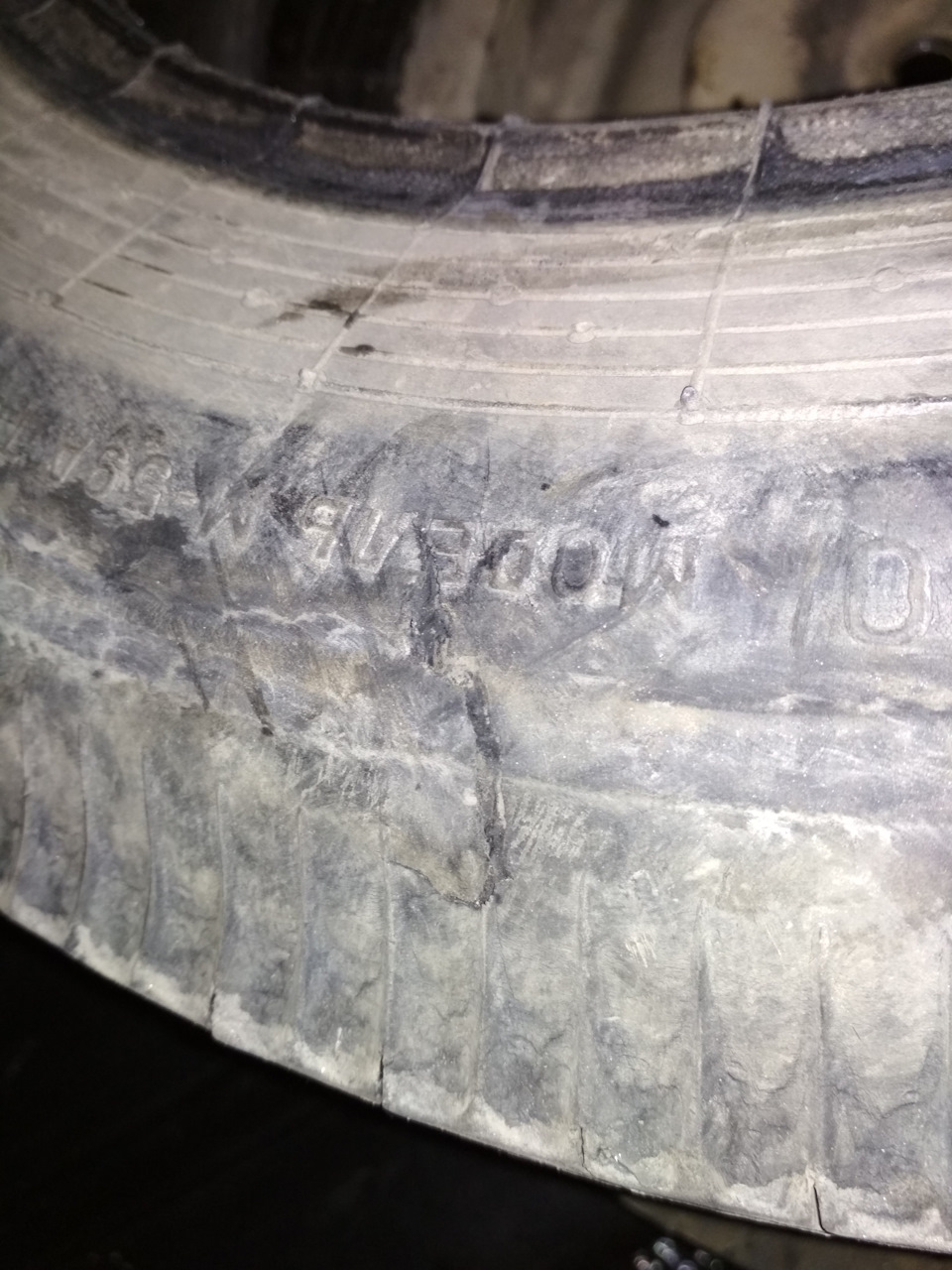 Прорезали колесо ножом?! — парковочные войны?! — Москвич 403, 1,4 л ...