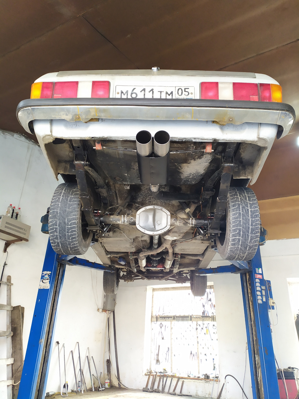 Выхлоп по середине на Волге — ГАЗ 3102, 4,3 л, 2004 года | тюнинг | DRIVE2