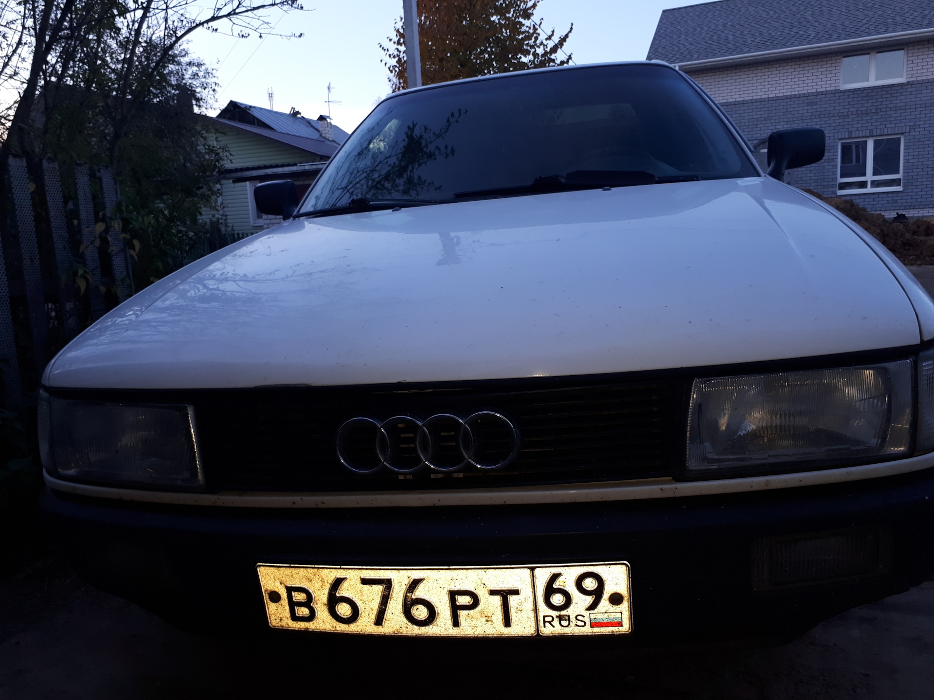 Уплотнитель капота z с али! — Audi 80 (B3), 1,6 л, 1990 года ...