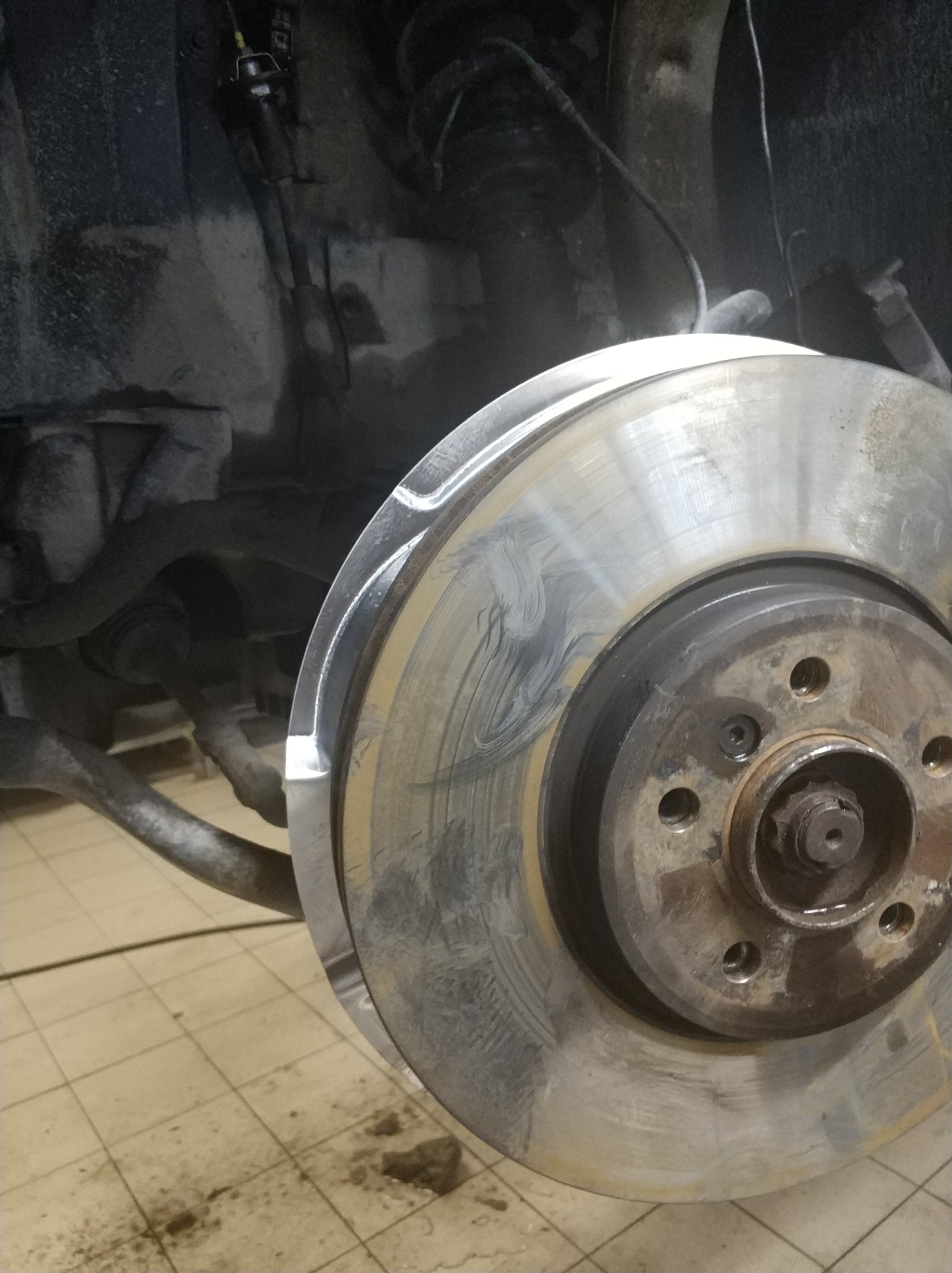 Заменил передние колодки и пыльники тормозных дисков — BMW X5 (E70), 3 ...