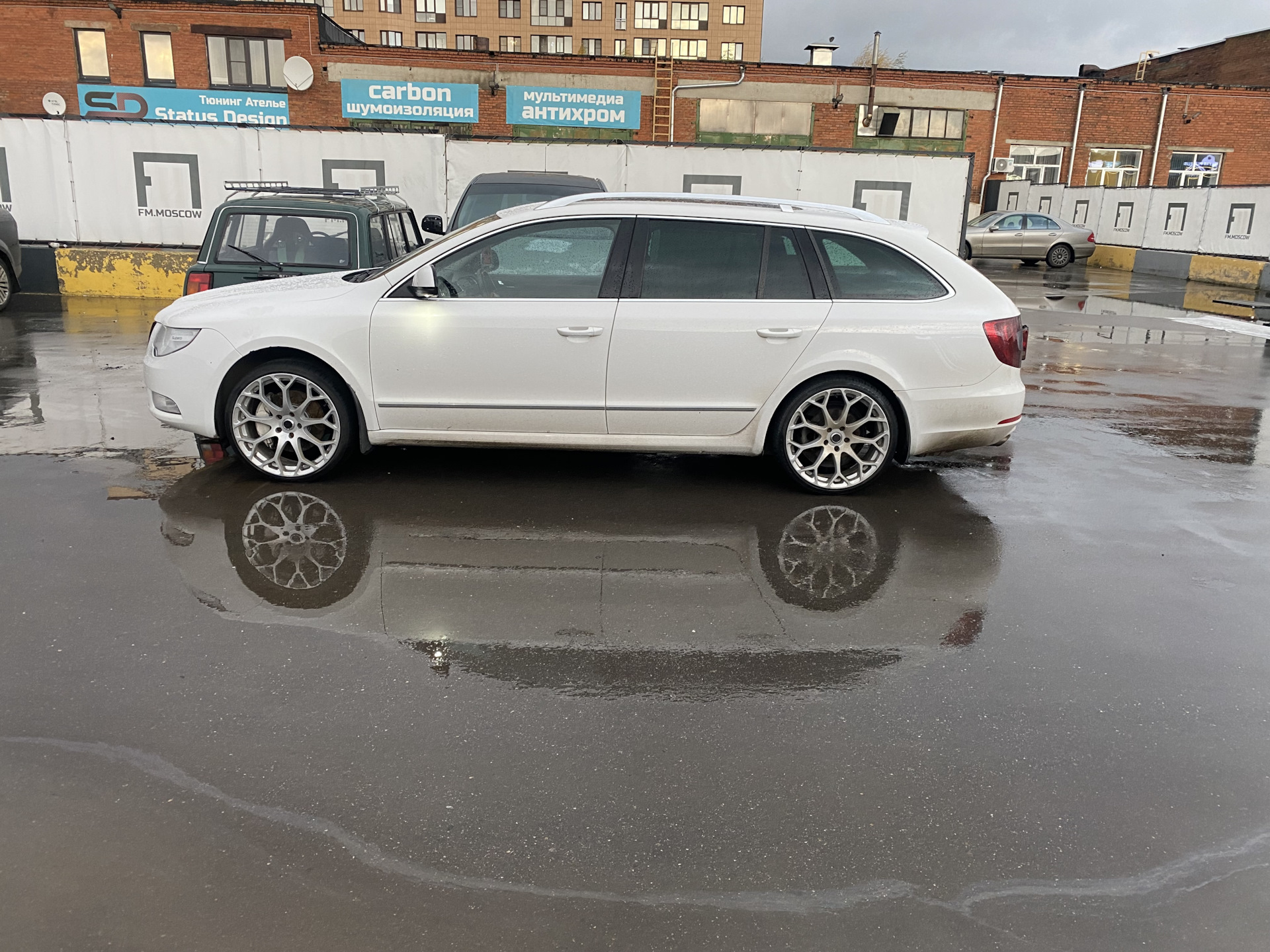 Тормоза, колеса, кулаки — Skoda Superb Combi (Mk2), 2 л, 2011 года |  колёсные диски | DRIVE2