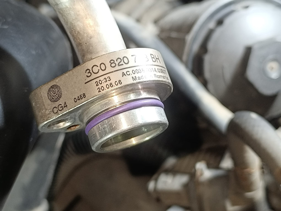 Новое кольцо 8E0260749C — Volkswagen Passat Variant (B6). Запчасти на фото: 8E0260749C, AC0036