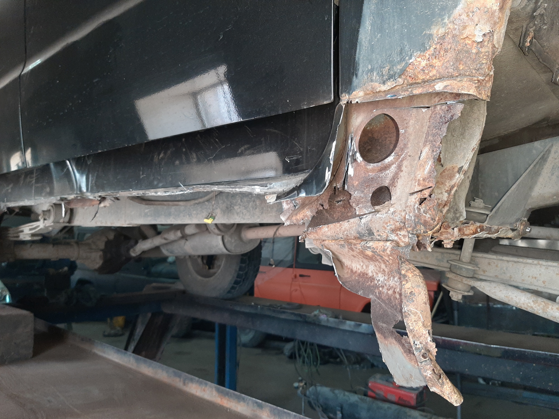 20-21 мая 2021г Начали срезать пороги и вваривать пороги из профильной ...