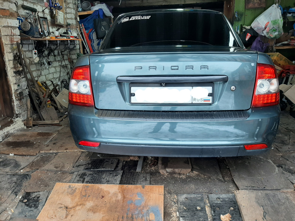 Установка заднего бампера SE — Lada Приора седан, 1,6 л, 2013 года ...