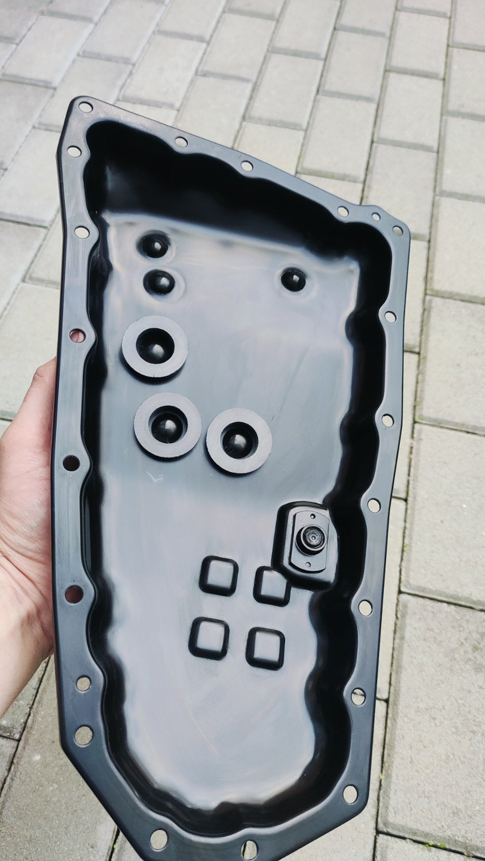 Вымыл, почистил магниты и закрутил пробку с новым кольцом — Nissan Qashqai (2G)