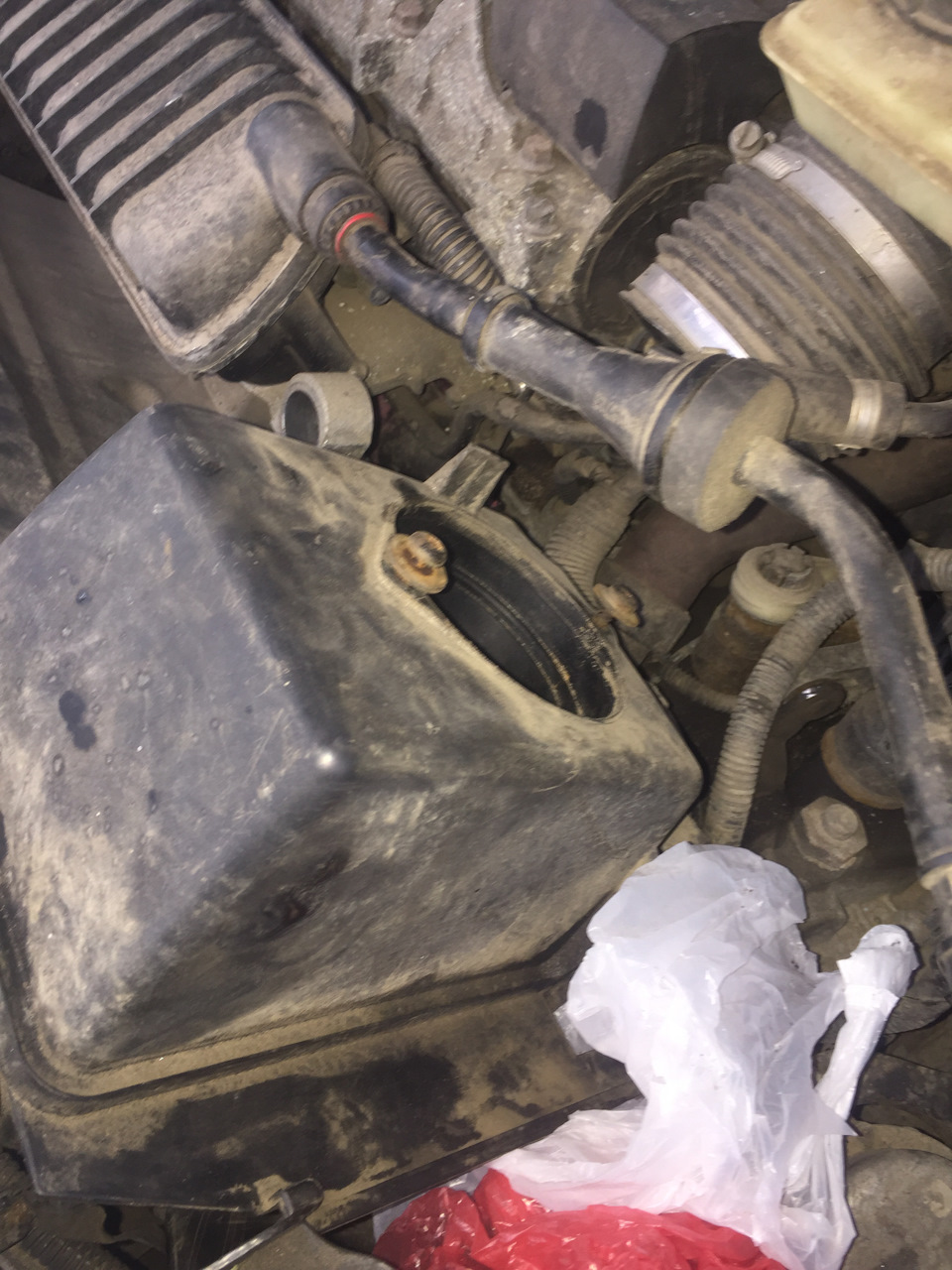 Появился стук в кузов на неровной дороге. Устранение неисправности ...