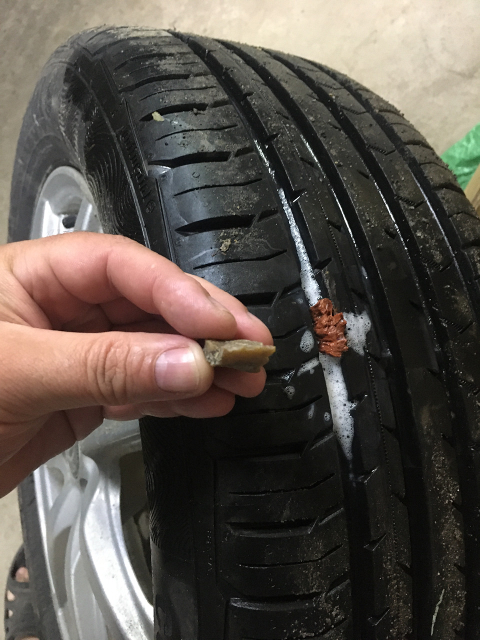 Порез камнем шины(( — DRIVE2