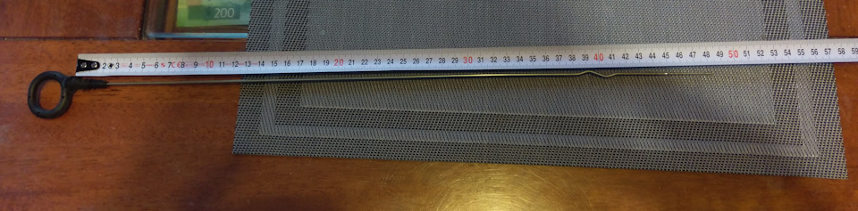 Его длина 48см. Лишнее не мешает, проверил при работающем двигателе. При желании можно подрезать. — Volkswagen Touareg (2G)