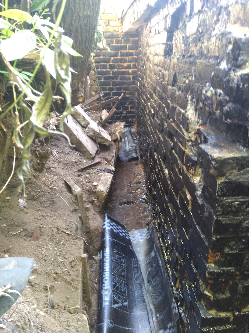 Гидроизоляция стены гаража снаружи в земле