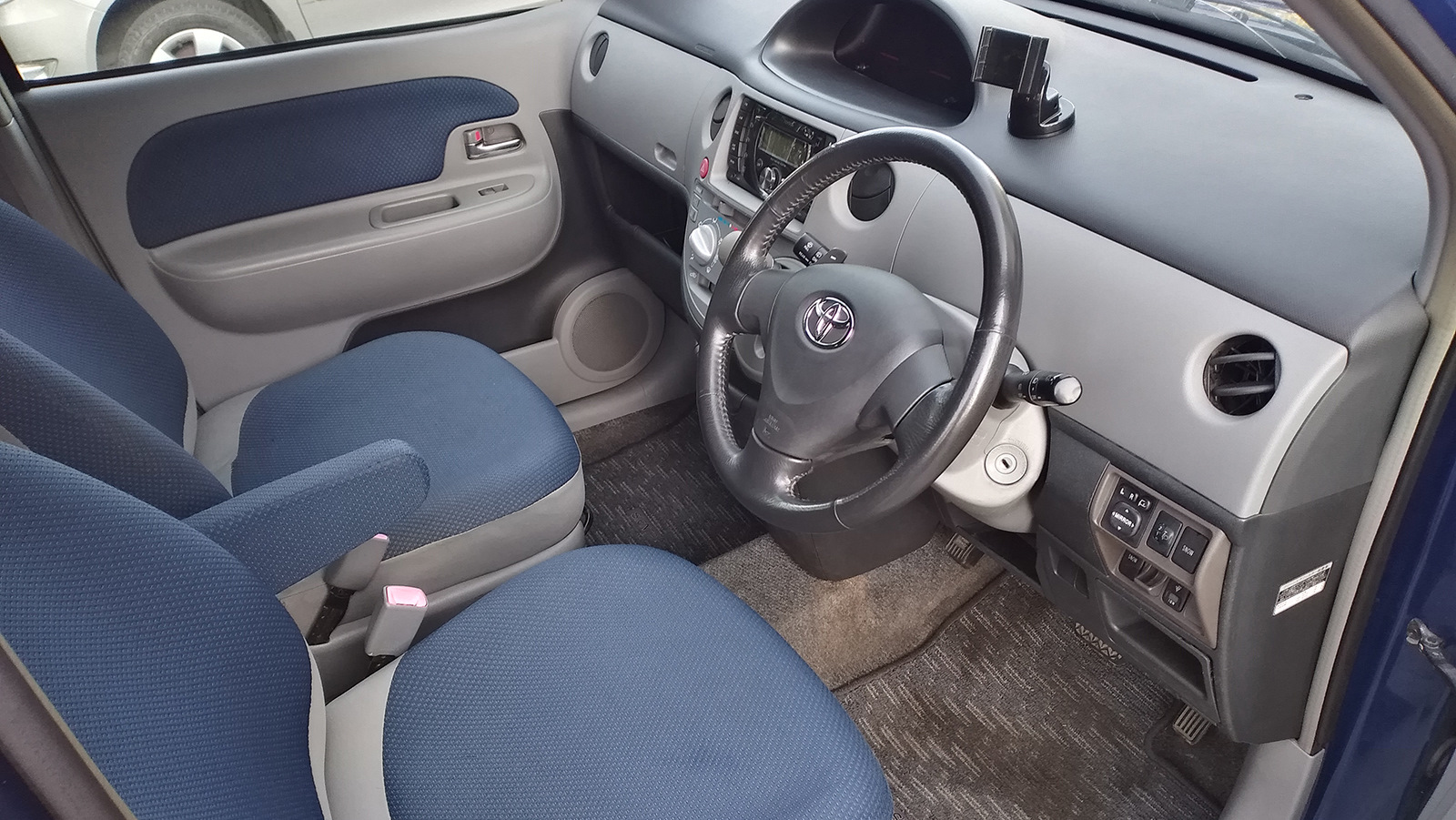 Toyota Sienta 2003 года