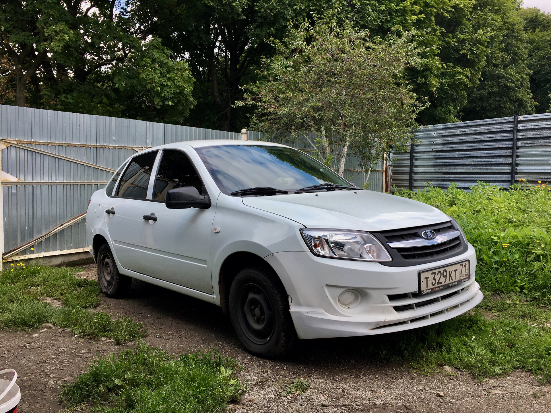 Гранта отзывы. Лада Гранта 2018г. Колхозная Lada Granta. Лада Гранта за 300000 рублей. Лада Гранта высокая.